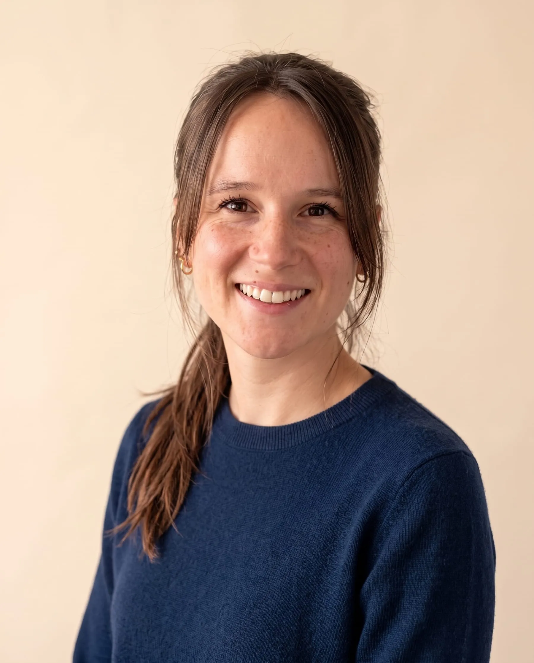 Porträt von Hebamme Jennifer Knauf aus Beckdorf